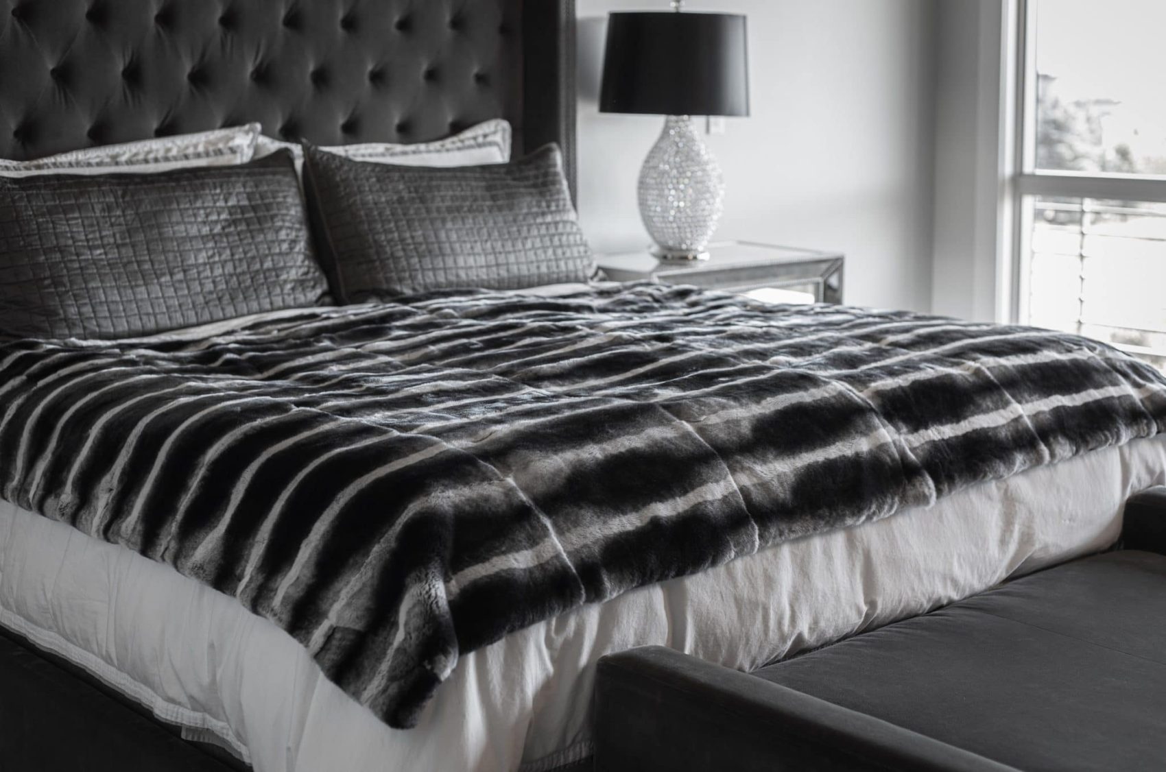 Black Velvet Empress Chinchilla Blanket -King Size (128 Pelts