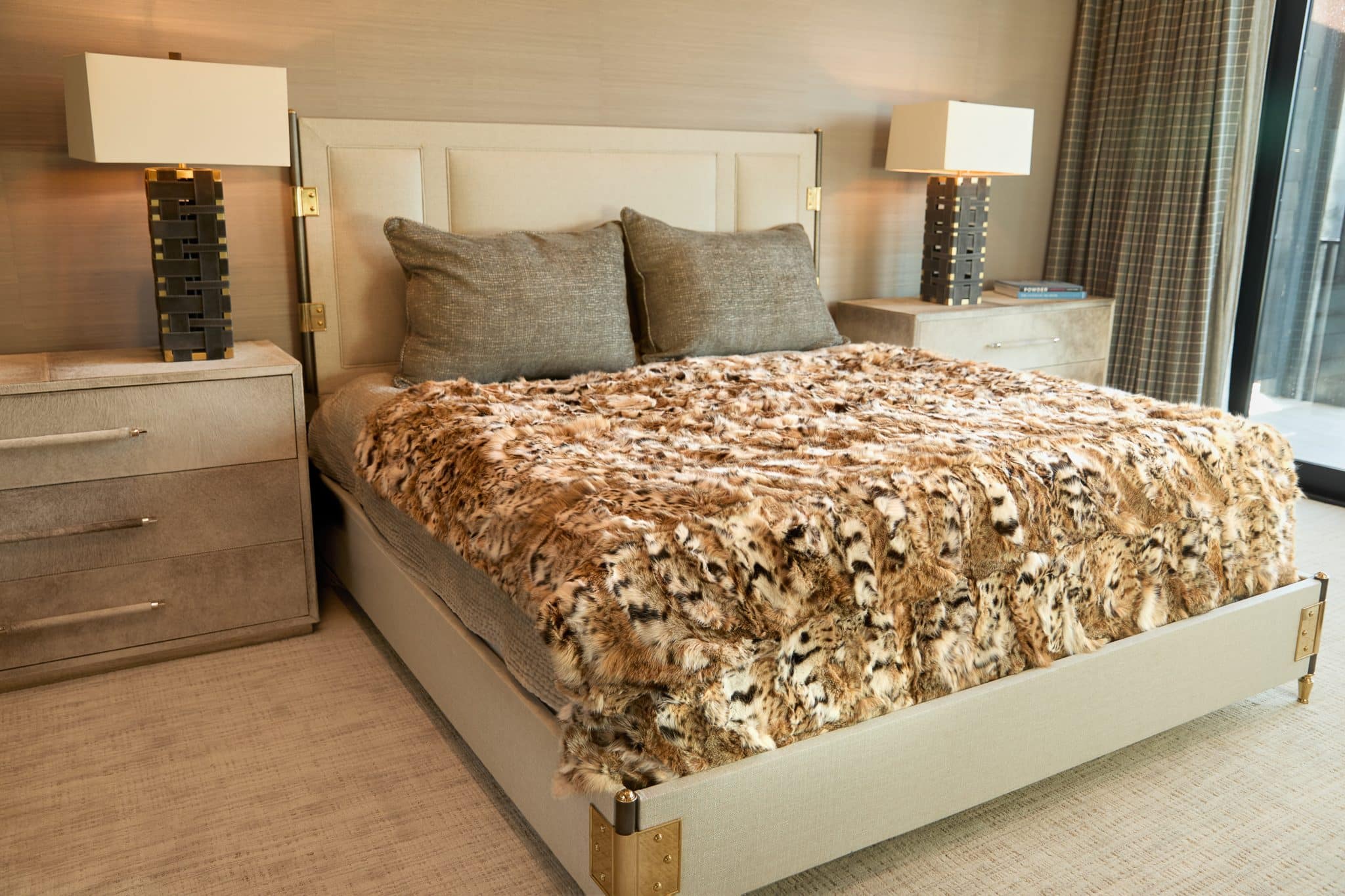 Sculpted American Lynx Blanket on bed