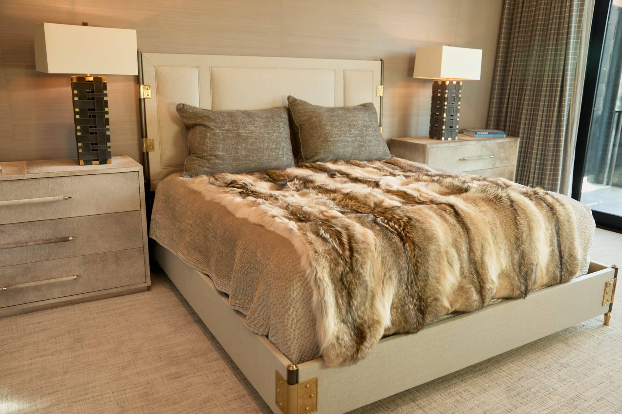 SFG BLANKETS 20243353 Coyote Blanket on bed