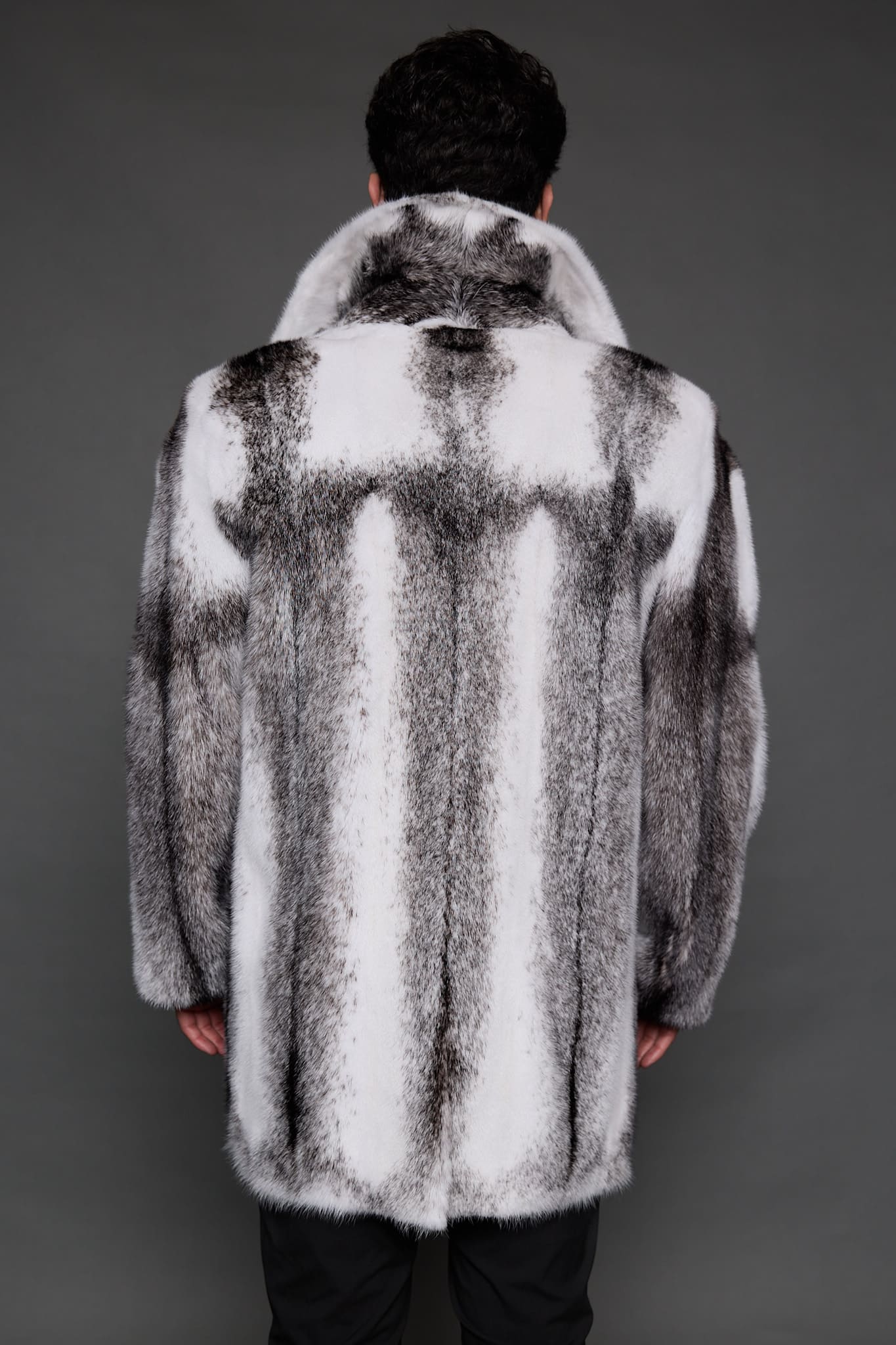 MENS HENRY CROSS MINK BACK the back of a man in a black and white coat against a grey background