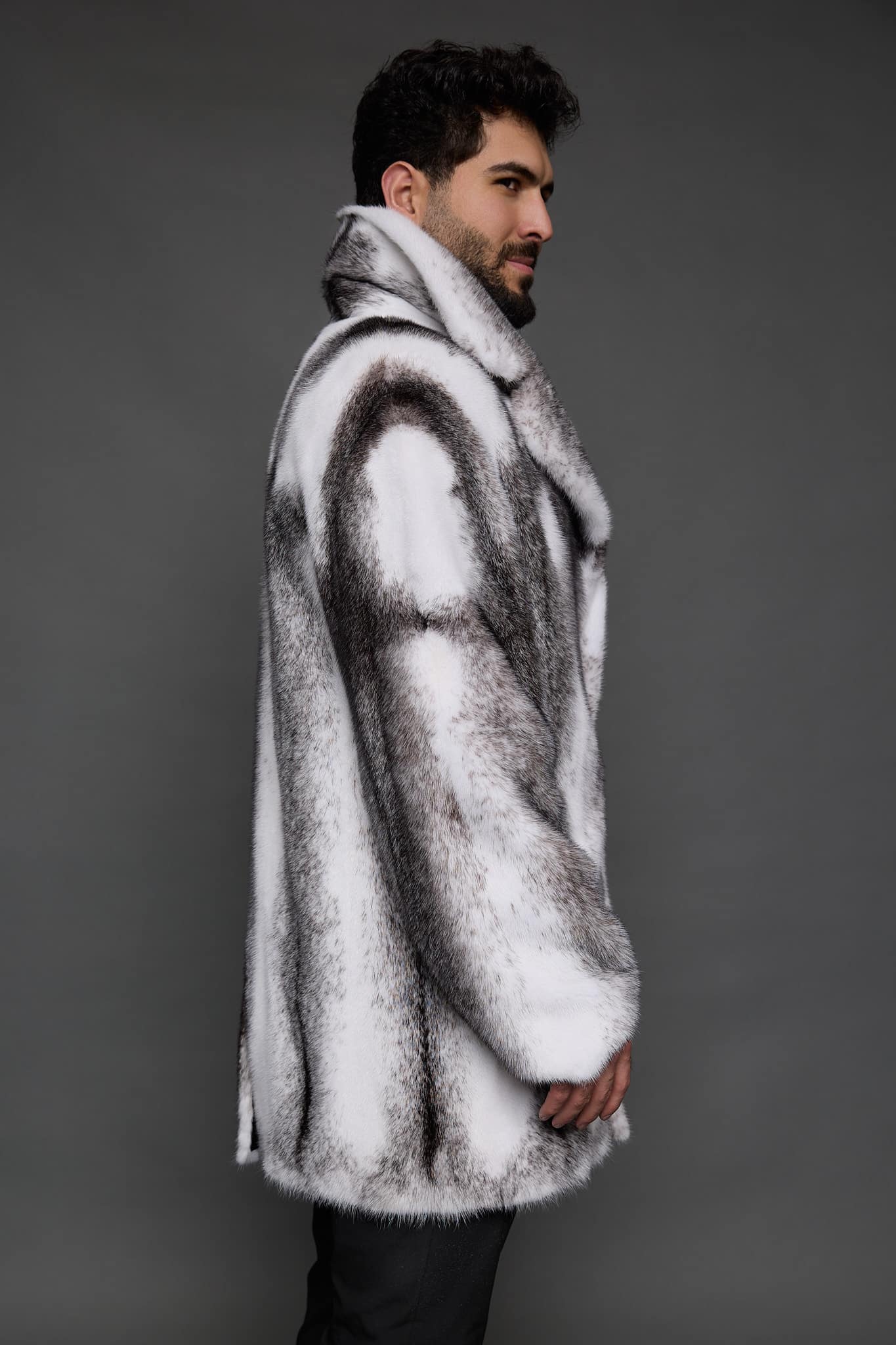 MENS HENRY CROSS MINK SIDE the side of a man in a black and white coat against a grey background